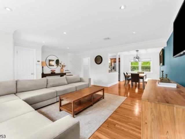 19 Andover Dr