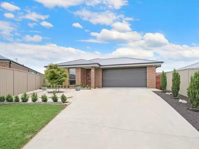 19 Angus Court, THURGOONA House for rent Listed by Delisha Sh.