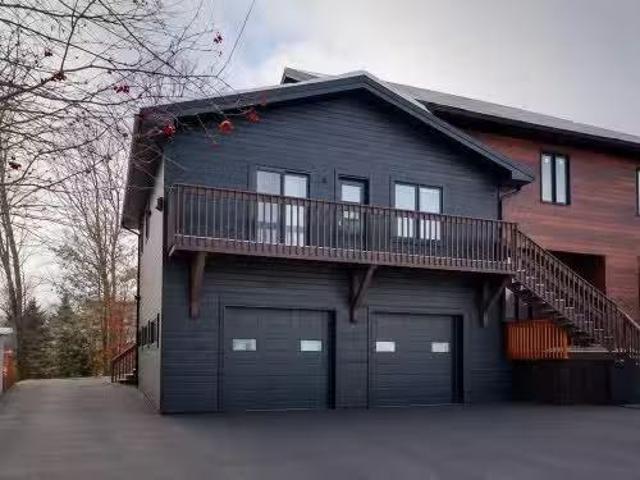 19 Av. Léonie, Saint Sauveur, QC, J0R 1R5 house for lease L.