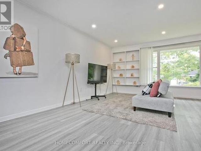 19 Beacham Crescent, Toronto, ON, M1T 1M9 house for sale | Listing ID E13497 | Royal LePage