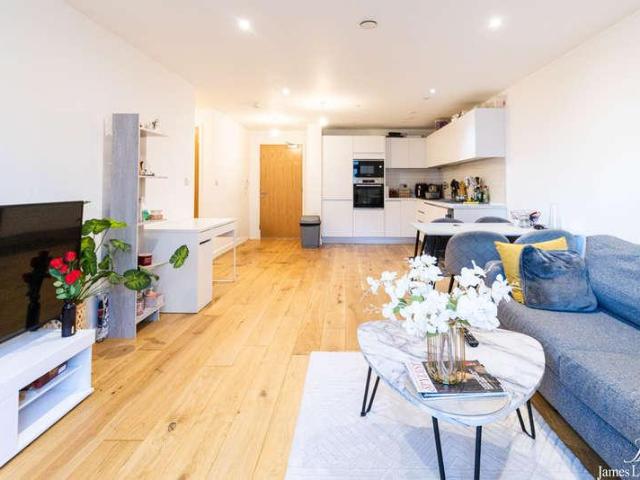 19 bed flat for sale