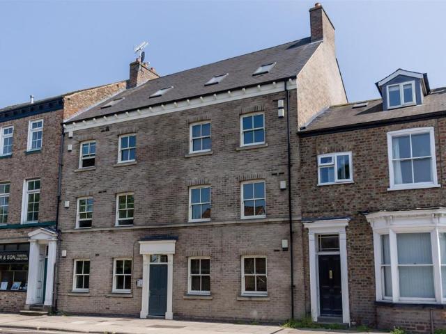 19 bedroom terraced house for sale