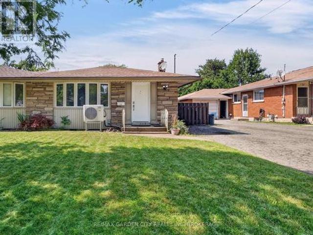 19 Black Knight Road, St. Catharines Lakeport, ON, L2N 3B9 house for sale | Listing ID X13629 | Royal LePage