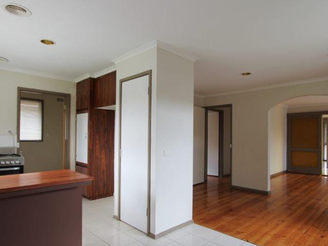 19 Buckmaster Drive Mill Park, VIC 3082