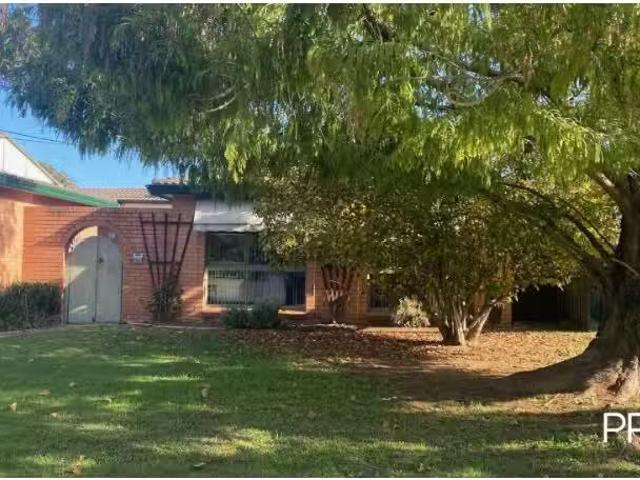 19 Cary Street, Emu Plains House for rent Listed by Semra Har.