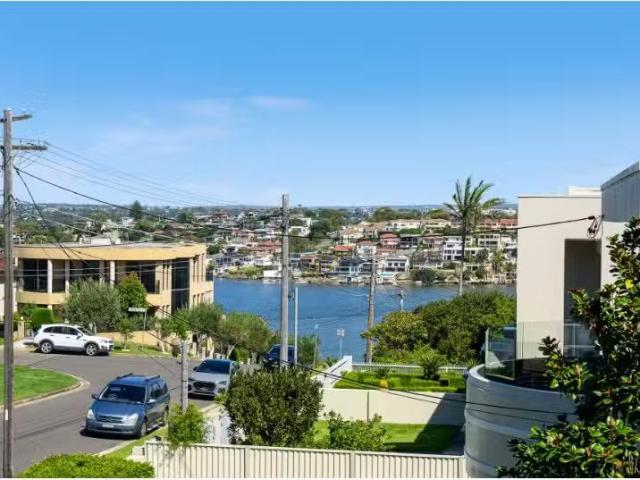 19 Castle Street, Blakehurst House for rent Listed by Angela.