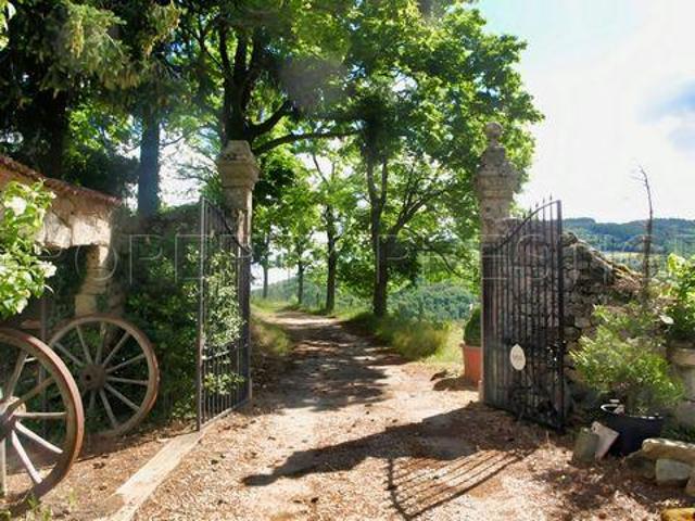 19 chambres, Le Cheylard Rhône 07160 LS98172687