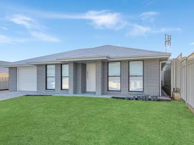 19 Chrisbrook Terrace, DUBBO House for rent Listed by Lilly I.