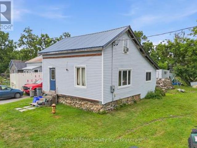 19 Christopher Street, Kawartha Lakes Manilla, ON, K0M 2J0 house for sale | Listing ID X13556 | Royal LePage