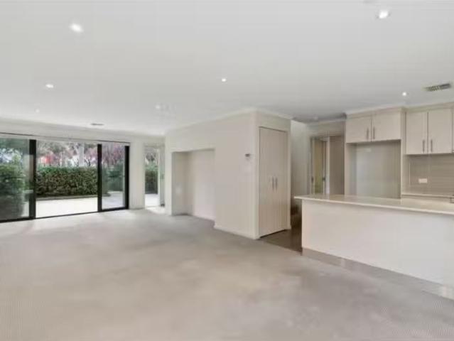 1/9 Combo Court, Harrison Townhouse for rent Listed by Tahlia.