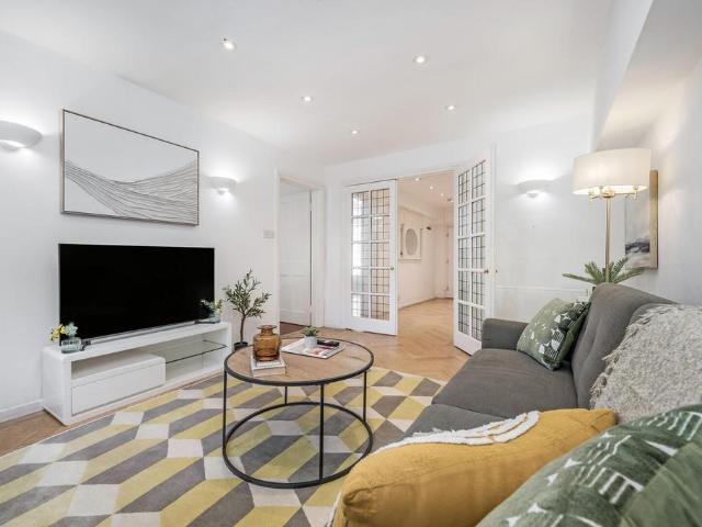 19 Clarendon Road, London 1 bed flat to rent £3,995 pcm £922 pw
