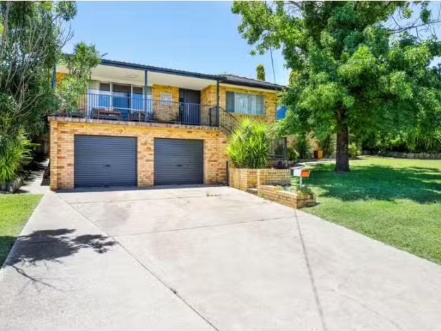 19 Cypress Street, TAMWORTH House for rent Listed by Wendy Sk.