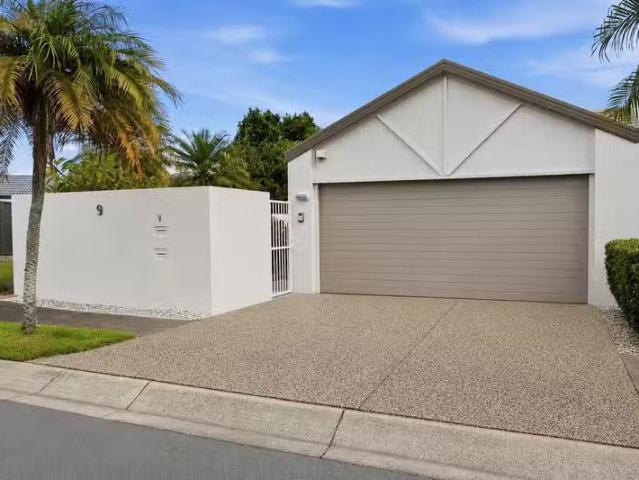 1/9 Dandenong Terrace, Robina, QLD 4226 Townhouse for Rent