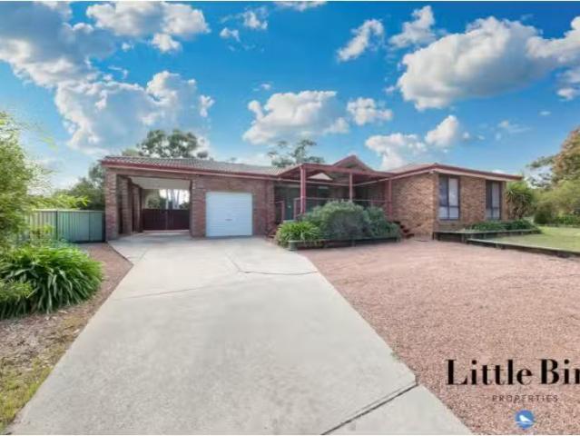 19 Deamer Crescent, Chisholm House for rent Listed by Taye Bu.