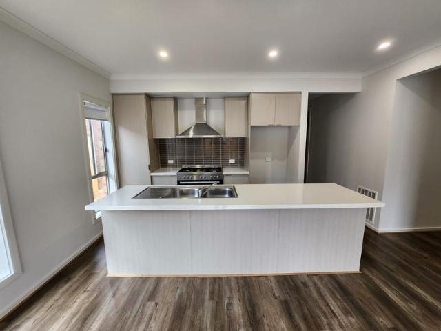 19 Dhalla Street, Thornhill Park, VIC, 3335