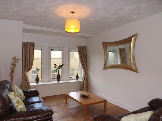 19 Dumbarton Road, Stirling FK8, 2 bed flat to rent, £1,350 pcm | PrimeLocation
