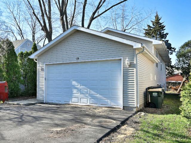19 E Pineview Dr, Round Lake Park, IL 60073 | MLS #12649