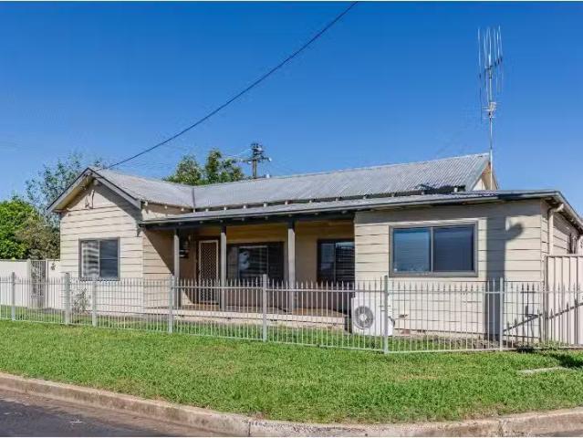 19 East Street, DUBBO House for rent Listed by Chris Barber o.