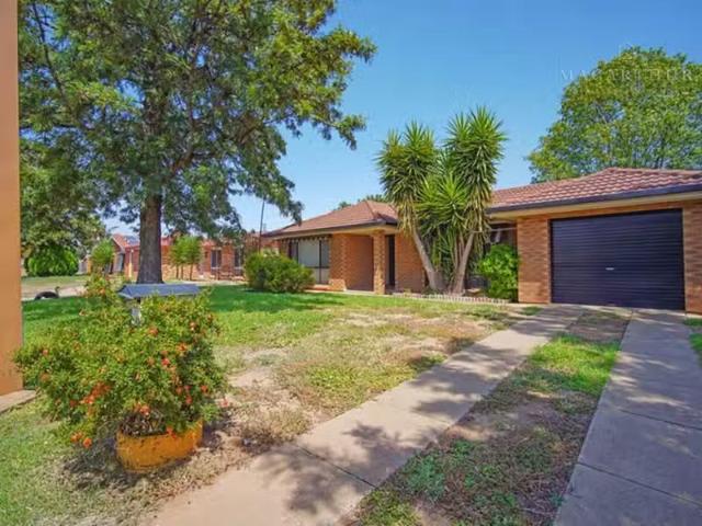 19 Eldershaw Drive, Forest Hill House for rent Listed by Leas.