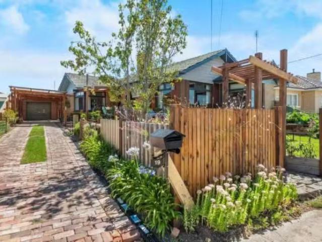 19 Eton St, Wendouree VIC 3355 House For Lease