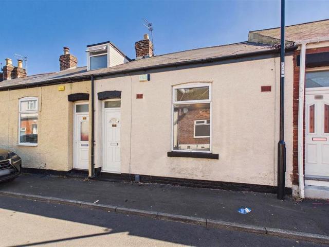 19 Exeter Street, Sunderland, Tyne. 2 bed cottage to rent £695 pcm £160 pw