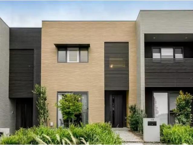 19 Fairbank Drive, GLEDSWOOD HILLS Townhouse for rent Listed.