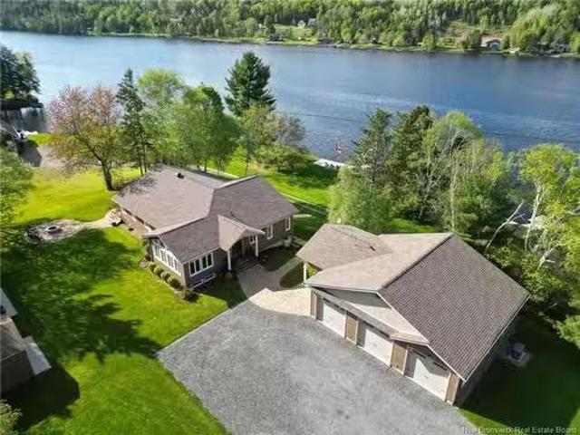 19 Ferris Rd, Red Rapids, NB, E7H 2A1 Luxury House for sale.