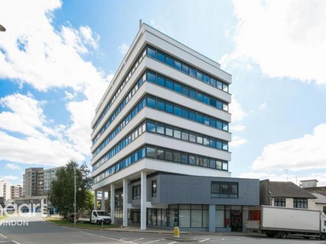 19 Fleming Way, Swindon 2 bed apartment to rent £1,000 pcm £231 pw