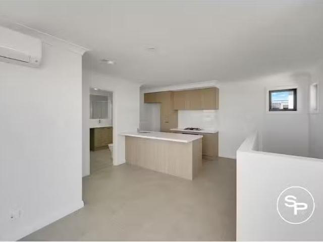 19 Galloway Lane, Oran Park House for rent Listed by Dean Bri.