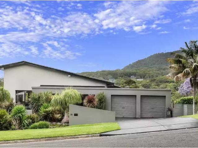 19 Gore Street, Balgownie House for rent Listed by Bryanna Ja.