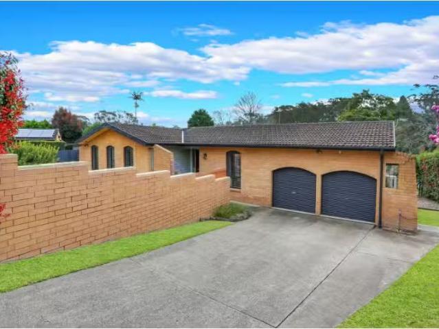19 Glen Street, Galston House for rent Listed by Monique Chal.