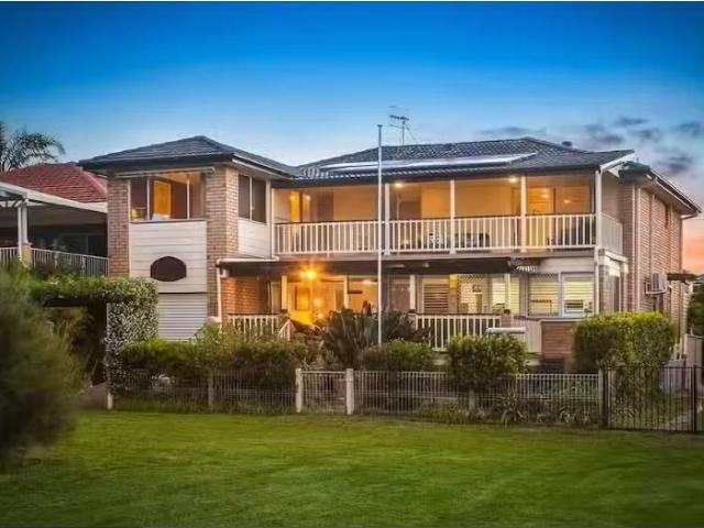 19 Hinemoa Avenue, Killarney Vale House for rent Listed by Ly.