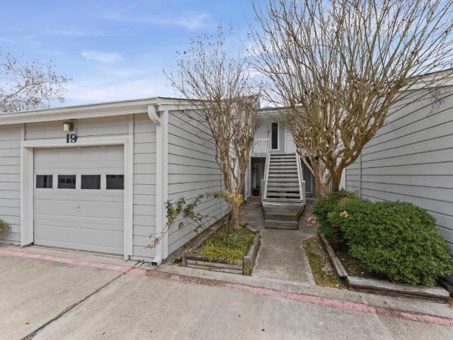 19 Hideaway Dr, Friendswood, TX 77546 | MLS #10830