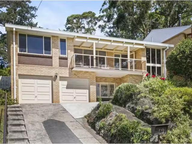 19 Hilltop Avenue, Wollongong House for rent Listed by Nicole.
