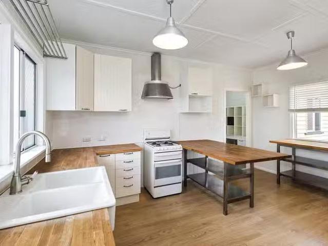 19 Hoolan Street, Stafford, QLD 4053