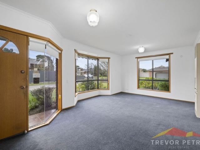 1/9 Horsham Crescent, Alfredton Vic 3350