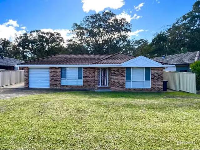 19 Ironside Avenue, St Helens Park House for rent Listed by C.