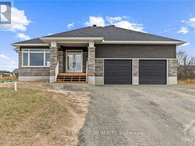 19 Irvin Woermke Street, Mcnab/Braeside, ON, K0A 1G0 house for sale | Listing ID X13651 | Royal LePage