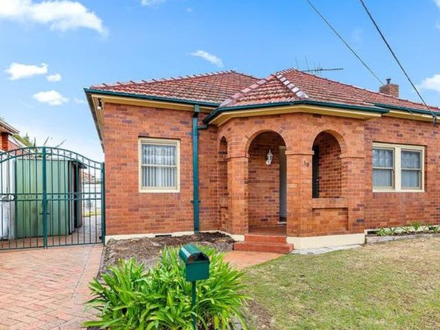 19 Jordan Avenue, Beverly Hills | Begetis Estate Agents
