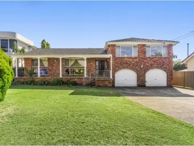 19 Karimbla Road, Miranda House for rent Listed by Yumi Strot.