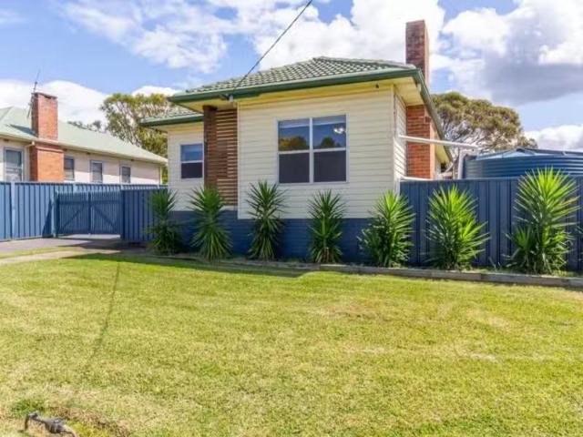 19 Lake Street, Windale House for rent Listed by Property Man.