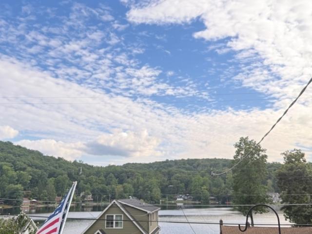 19 Lakeside Dr