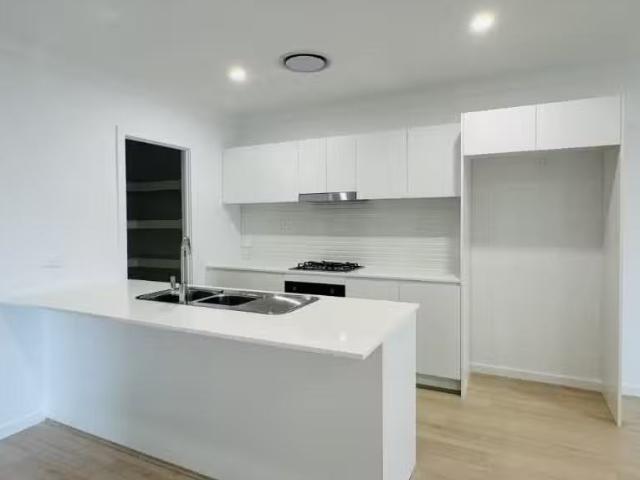 19 Leyland Circuit, LOCHINVAR House for rent Listed by Tom Cr.
