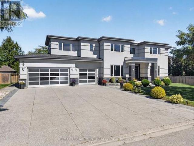 19 Mccollum Road, Hamilton, ON, L8E 6B8 house for lease | Listing ID X13831 | Royal LePage