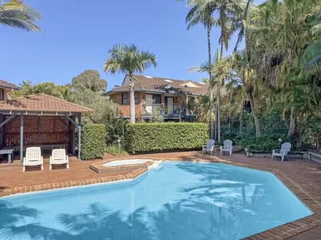 1/9 Massinger Street, BYRON BAY Townhouse for rent Listed by.