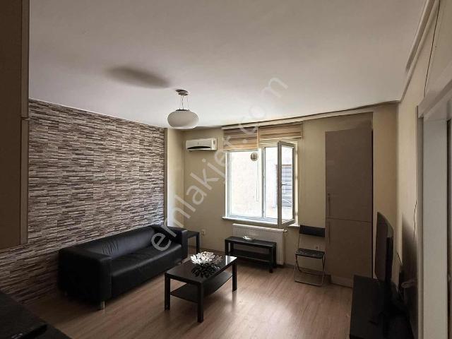 19 Mayıs Mahallesinde Merkezi Konumda Eşyalı 1+1 Kiralık Daire
