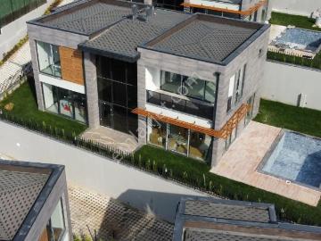 19 Mayıs Mahalllesinde Havuzlu 4+1 Kiralık Lüks Villa