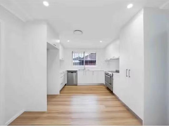 19 Michael Avenue, BELFIELD House for rent Listed by Giovanni.