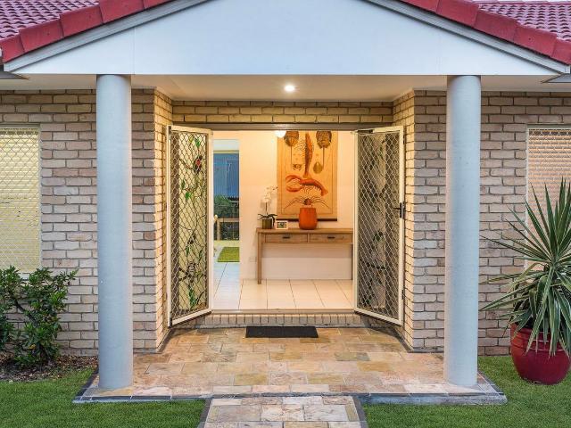 19 Mukurta Street, Chapel Hill, QLD 4069 House for Rent Ray White MetroWest Real Estate Property for Sale & Rent