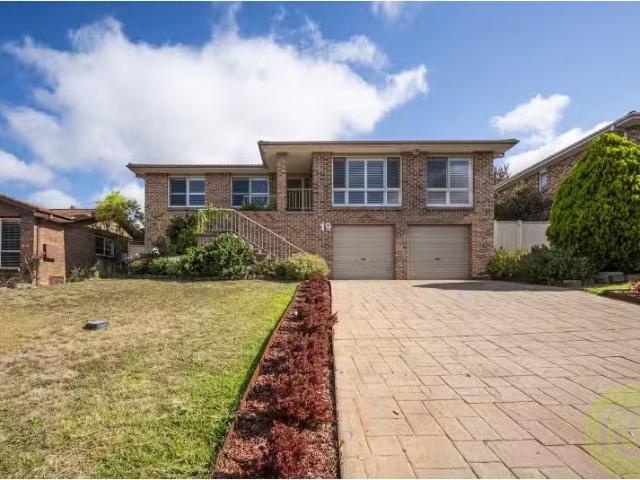 19 Outtrim Avenue, Calwell House for rent Listed by Amanda Go.
